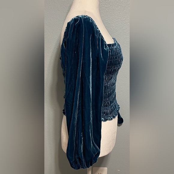 Anthropologie Women's Blue Velvet Smocked Puff Sleeve Blouse Cropped Fairy XS - Picture 4 of 10